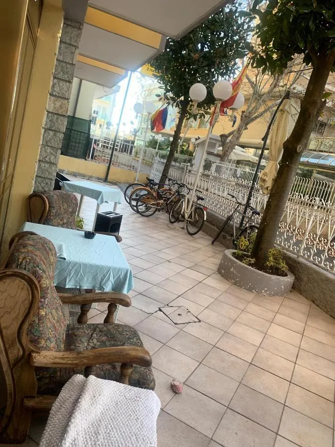 Hotel Emanuela Римини 2*,